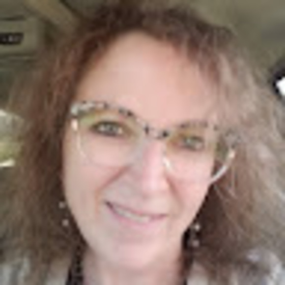 Meet your Posher, Lisa - Picture 1 of 1